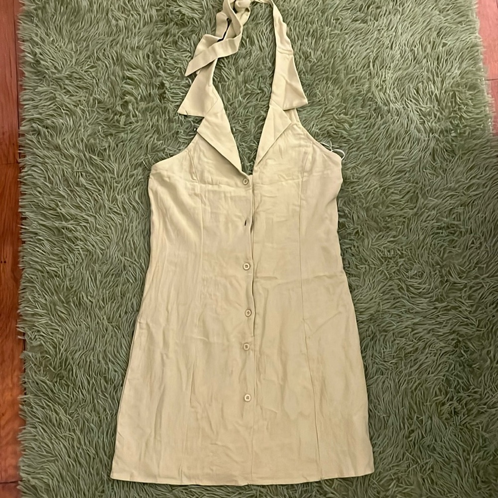 green dress